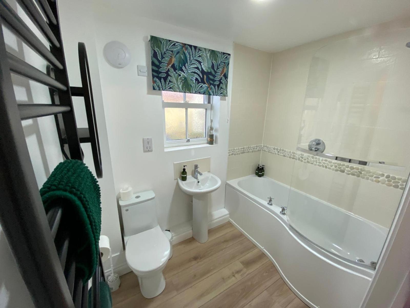 Bay Retreat Holiday Home Apartment The Bay Файли Екстериор снимка